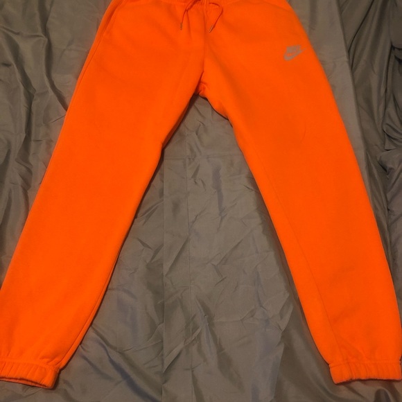 Orange Nike jogging set - Picture 3 of 5